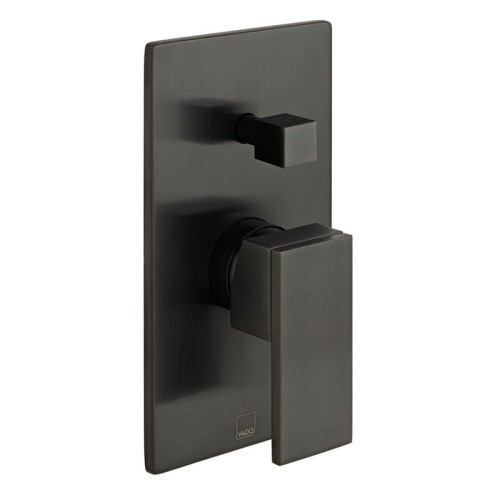 Bateria VADO NOTION prysznicowa podtynkowa z przełącznikiem czarna szczotkowana