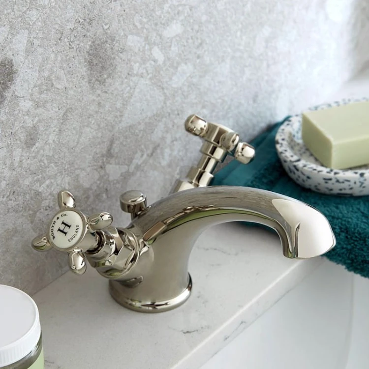 Bateria umywalkowa z korkiem Axbridge Cross nikiel polerowany Vado