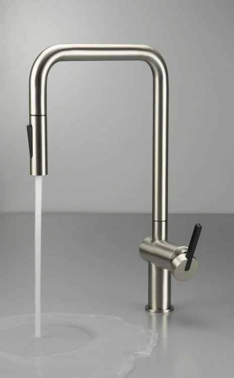 Bateria kuchenna z wyciąganą wylewką stal szczotkowana Momi Deante