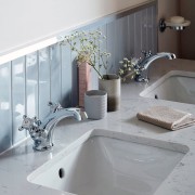 Bateria umywalkowa z korkiem Axbridge Cross Chrom Vado