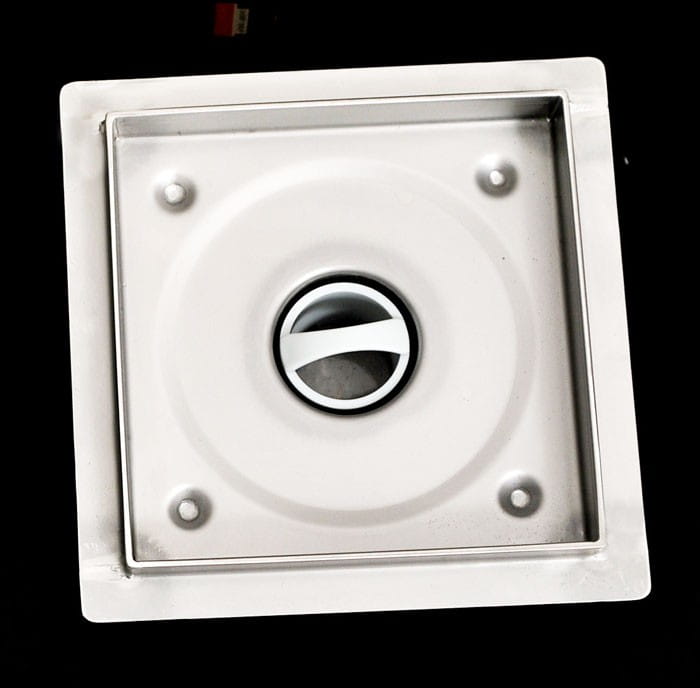 Wpust podłogowy z metalowym syfonem Kesmet Point 15x15 cm z pokrywą