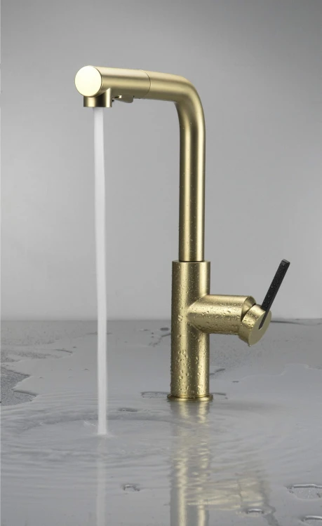 Bateria kuchenna z wyciąganą wylewką złoto szczotkowane Momi Deante