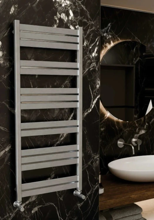 Grzejnik łazienkowy Sunerzha Lacerta 118x50 stal szczotkowana