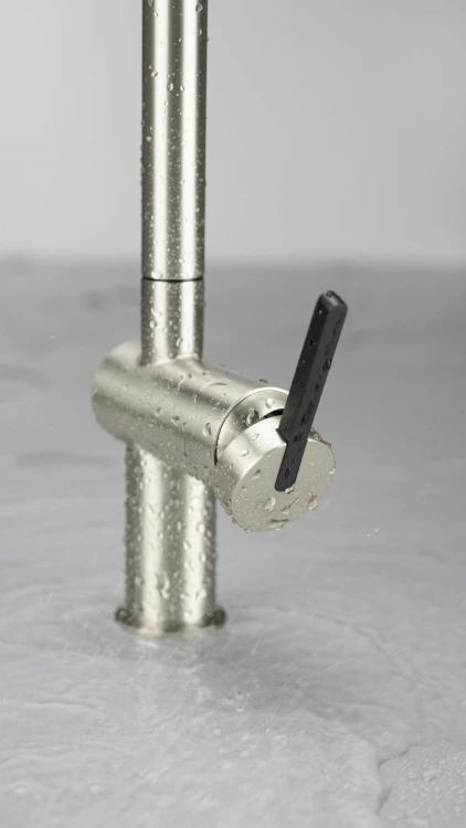 Bateria kuchenna z wyciąganą wylewką stal szczotkowana Momi Deante