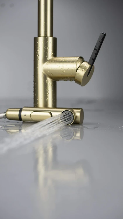 Bateria kuchenna z wyciąganą wylewką złoto szczotkowane Momi Deante